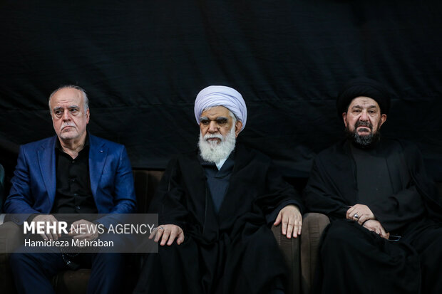 بزرگداشت رهبر شهید انقلاب در حسینیه کربلایی های مقیم تهران
