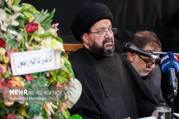 بزرگداشت رهبر شهید انقلاب در حسینیه کربلایی های مقیم تهران