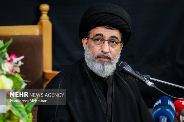 بزرگداشت رهبر شهید انقلاب در حسینیه کربلایی های مقیم تهران
