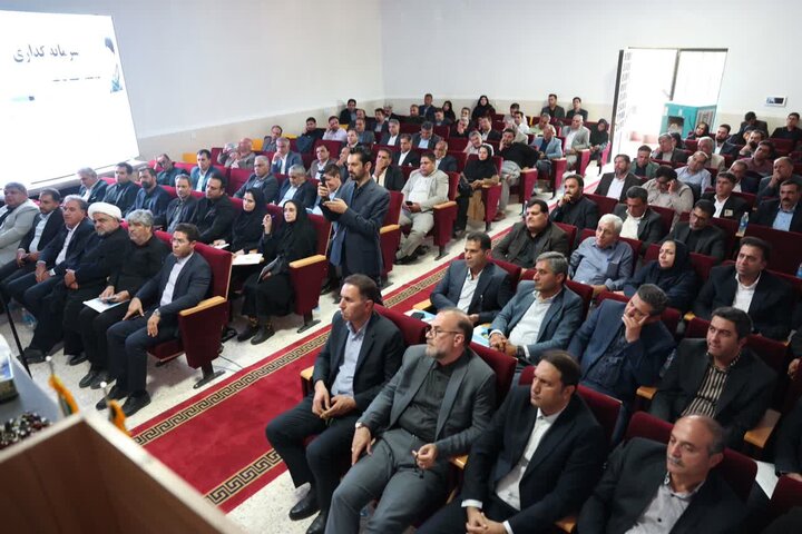 استاندار کرمان: شهرداران درگیر مباحث سیاسی و انتخاباتی نشوند