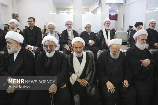 بزرگداشت رهبر شهید از سوی آیت الله سیستانی در قم