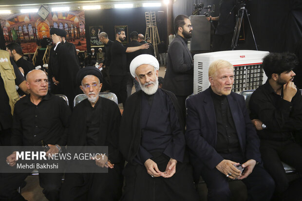 بزرگداشت رهبر شهید از سوی آیت الله سیستانی در قم