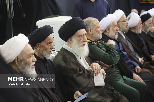 بزرگداشت رهبر شهید از سوی آیت الله سیستانی در قم