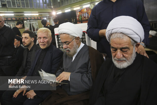 بزرگداشت رهبر شهید از سوی آیت الله سیستانی در قم
