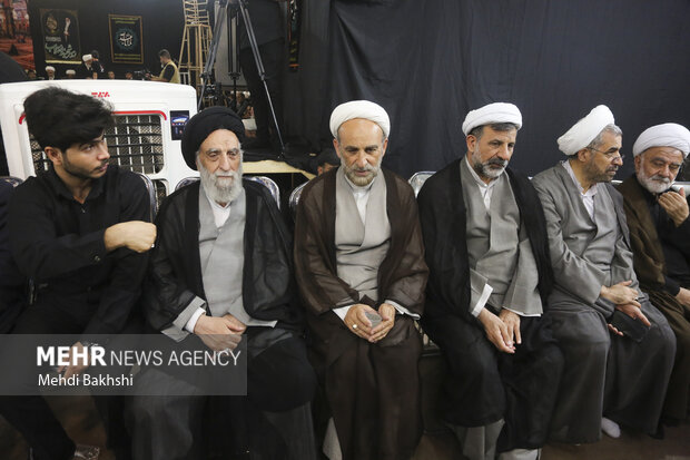 بزرگداشت رهبر شهید از سوی آیت الله سیستانی در قم