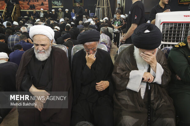 بزرگداشت رهبر شهید از سوی آیت الله سیستانی در قم