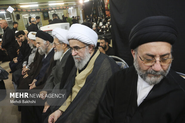 بزرگداشت رهبر شهید از سوی آیت الله سیستانی در قم