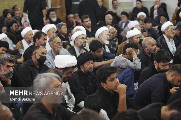 بزرگداشت رهبر شهید از سوی آیت الله سیستانی در قم