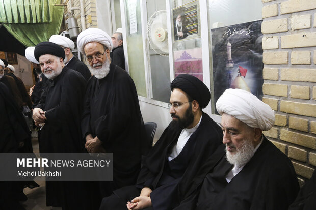 بزرگداشت رهبر شهید از سوی آیت الله سیستانی در قم