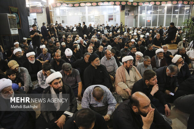 بزرگداشت رهبر شهید از سوی آیت الله سیستانی در قم