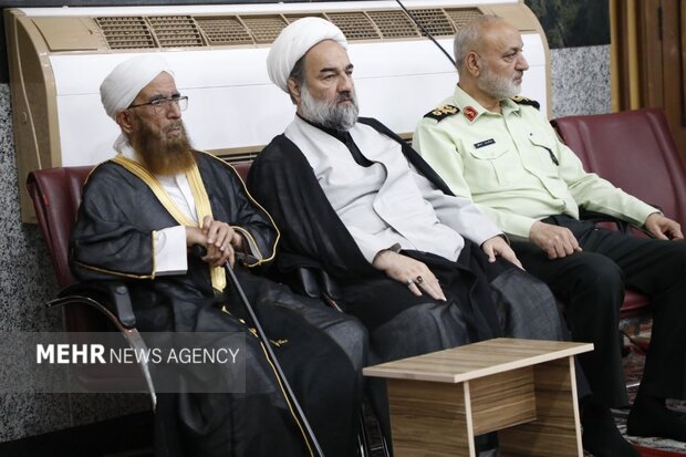 برگزاری آیین بزرگداشت هفتمین روز تدفین امام شهید در زاهدان