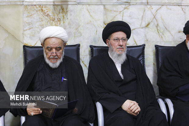 بزرگداشت رهبر شهید از سوی آیت الله مکارم شیرازی