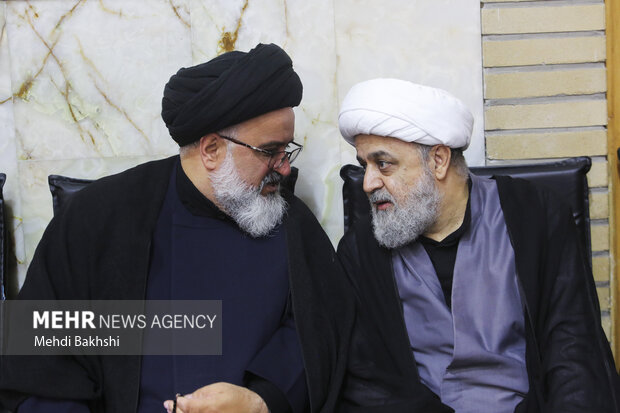 بزرگداشت رهبر شهید از سوی آیت الله مکارم شیرازی