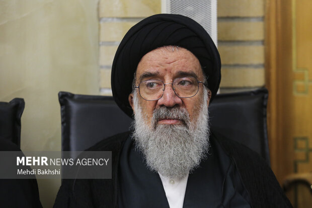 بزرگداشت رهبر شهید از سوی آیت الله مکارم شیرازی