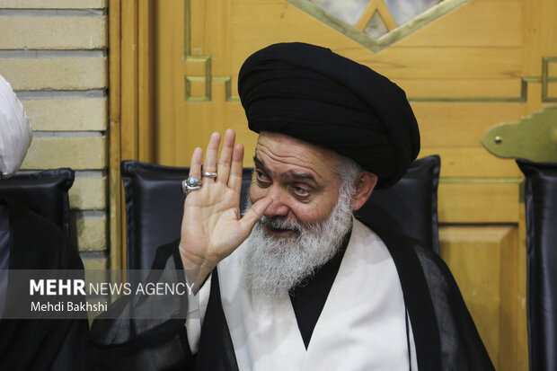 بزرگداشت رهبر شهید از سوی آیت الله مکارم شیرازی
