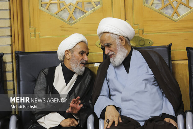 بزرگداشت رهبر شهید از سوی آیت الله مکارم شیرازی