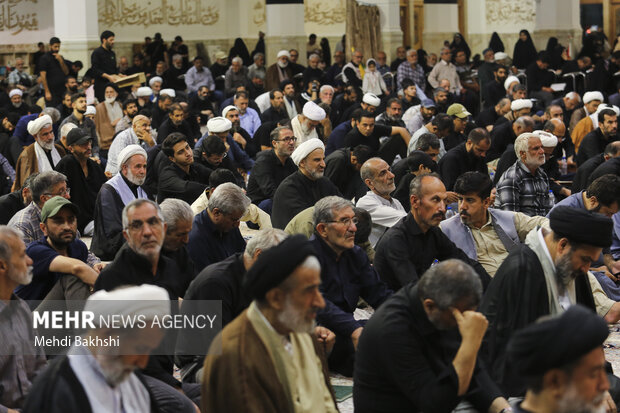 بزرگداشت رهبر شهید از سوی آیت الله مکارم شیرازی