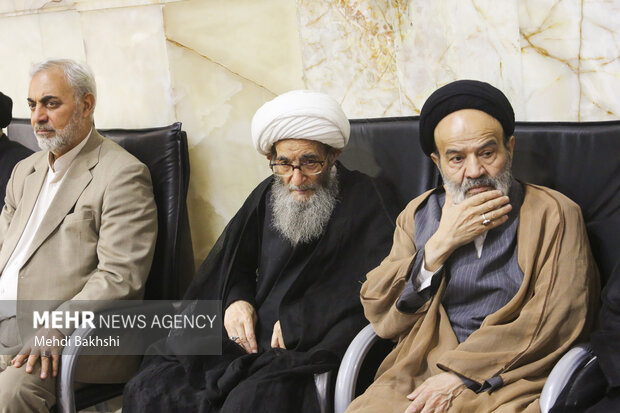 بزرگداشت رهبر شهید از سوی آیت الله مکارم شیرازی