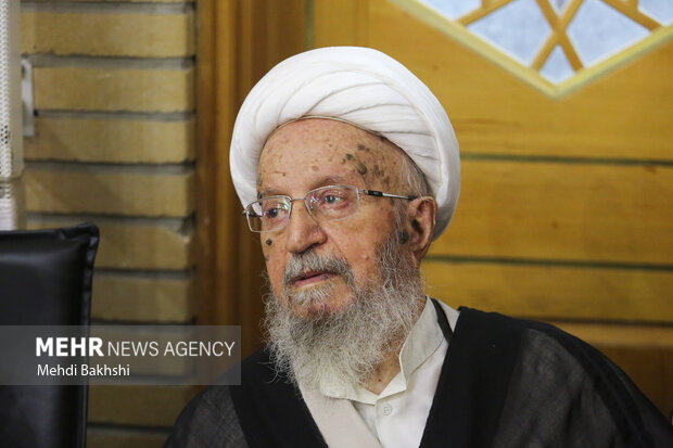 بزرگداشت رهبر شهید از سوی آیت الله مکارم شیرازی