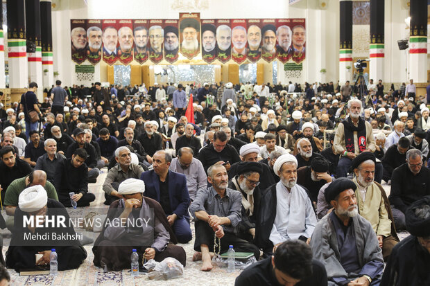 بزرگداشت رهبر شهید از سوی آیت الله مکارم شیرازی