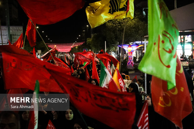 راهپیمایی مردمی به سوی حرم رضوی در هفتمین روز خاکسپاری «رهبر شهید»