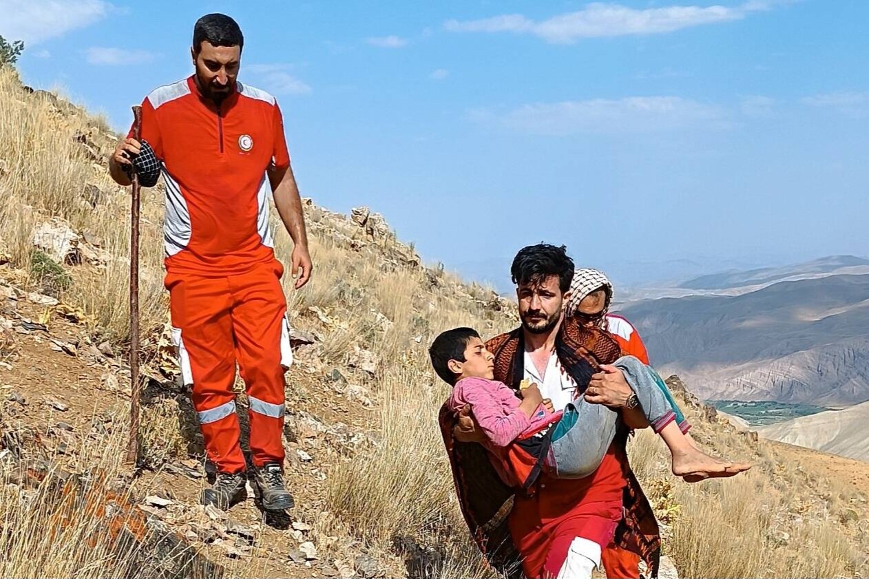 هلال احمر به ۲۶ مصدوم ۱۲ حادثه ۲۴ ساعت اخیر اصفهان امدادرسانی کرد