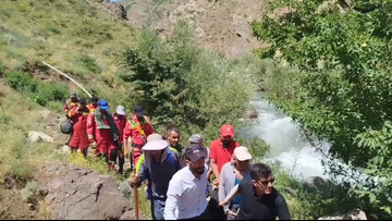 پیکر بانوی مغروق مفقودی در آبشار سوله دکل پی از ۸ روز پیدا شد