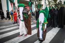 حرکت کاروان نمادین اسرای کربلا در مشهد