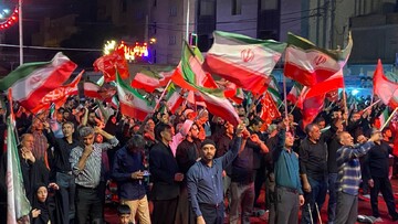 حماسه آفرینی باشکوه مردم کرمان برای ایستادگی پای پرچم ایران