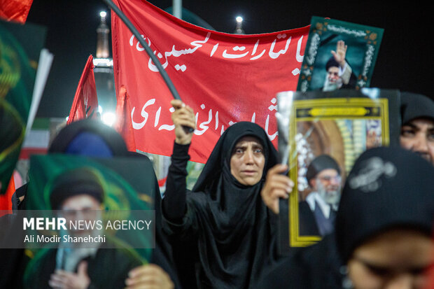 بزرگداشت هفتمین شب تدفین امام شهید امت در حرم امام رضا(ع)