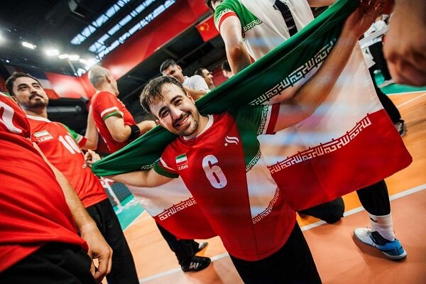 پرچم؛ زینت بخش جشن قهرمانی تیم ملی والیبال نشسته مردان ایران