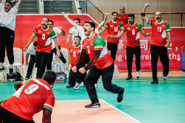 پرچم؛ زینت بخش جشن قهرمانی تیم ملی والیبال نشسته مردان ایران