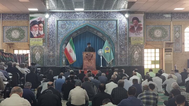 امام جمعه گناوه: حفظ وحدت مهمترین سد در برابر توطئههای دشمن است