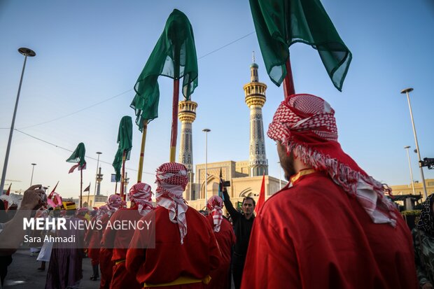 حرکت کاروان نمادین اسرای کربلا در مشهد