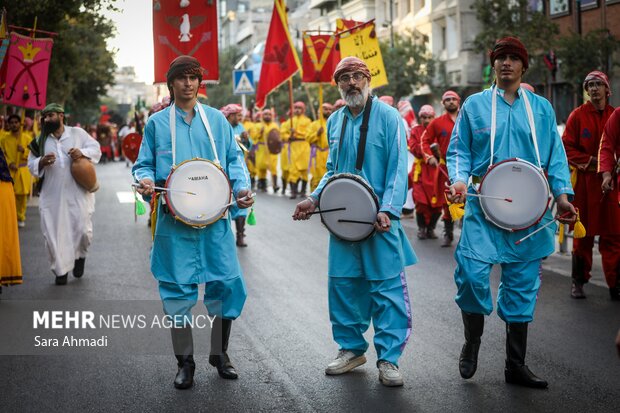 حرکت کاروان نمادین اسرای کربلا در مشهد