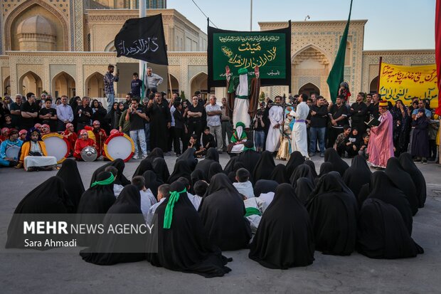 حرکت کاروان نمادین اسرای کربلا در مشهد