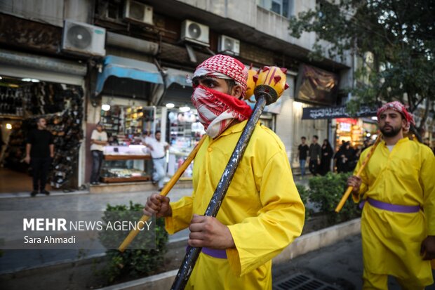 حرکت کاروان نمادین اسرای کربلا در مشهد