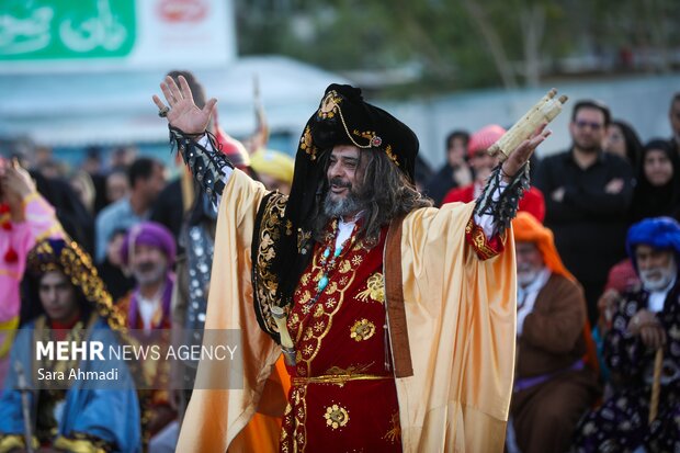 حرکت کاروان نمادین اسرای کربلا در مشهد