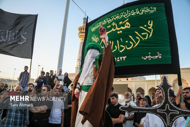 حرکت کاروان نمادین اسرای کربلا در مشهد