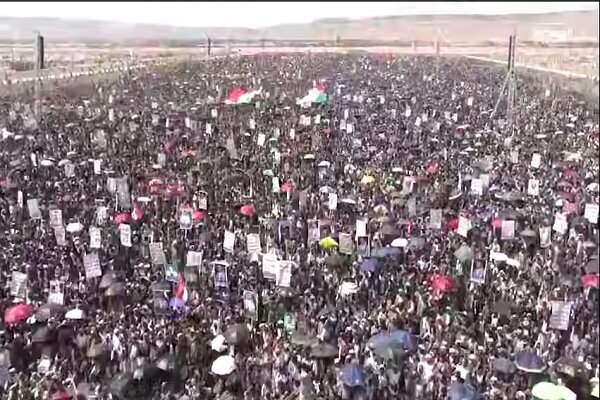 راهپیمایی باشکوه مردم یمن در «جمعه هشدار و آماده‌باش»+ فیلم