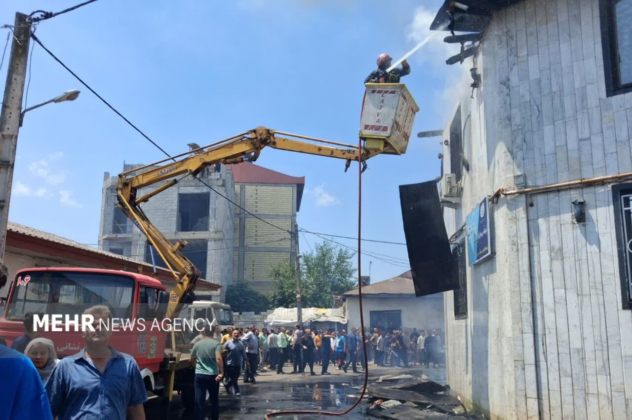 خاکستر شدن ۳ منزل مسکونی در حریق آستانه اشرفیه؛ دو نفر مصدوم شدند خاکستر شدن ۳ منزل مسکونی در حریق آستانه اشرفیه؛ دو نفر مصدوم شدند