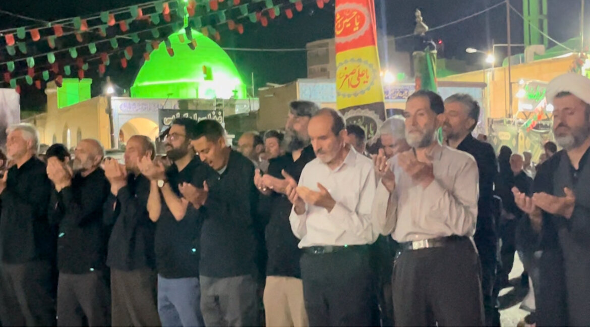 اقامه نماز استغاثه به امام زمان(عج) در شهرکرد
