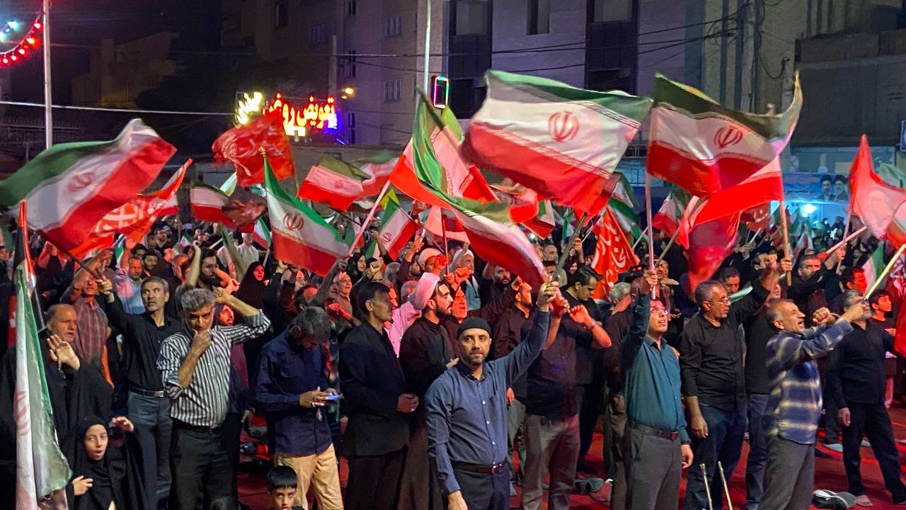حماسه آفرینی باشکوه مردم کرمان برای ایستادگی پای پرچم ایران