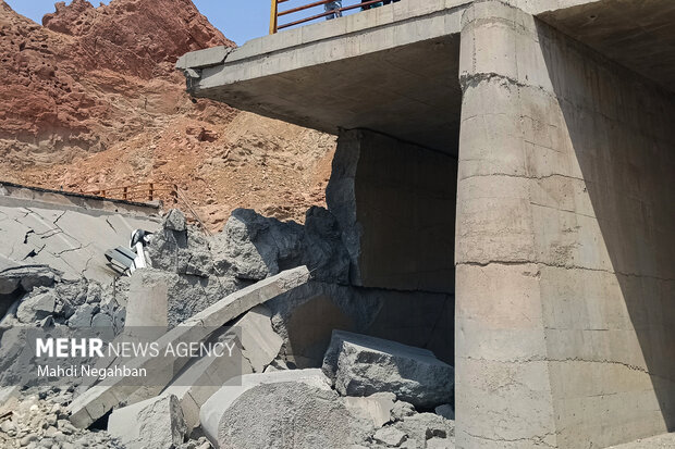 وضعیت پل محور بندرعباس به رودان بر اثر تجاوزات آمریکایی