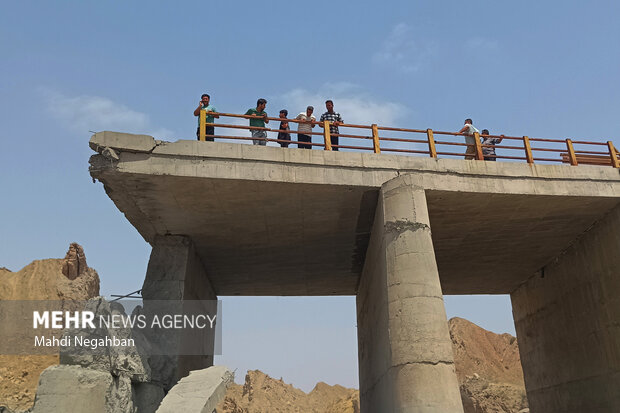 گزارش مهر از محور آسیب دیده بندرعباس به رودان در اثر حملات آمریکا گزارش مهر از محور آسیب دیده بندرعباس به رودان در اثر حملات آمریکا