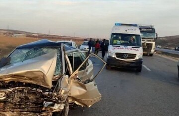 واژگونی سمند در شهر مهاجران یک کشته و پنج مصدوم برجای گذاشت