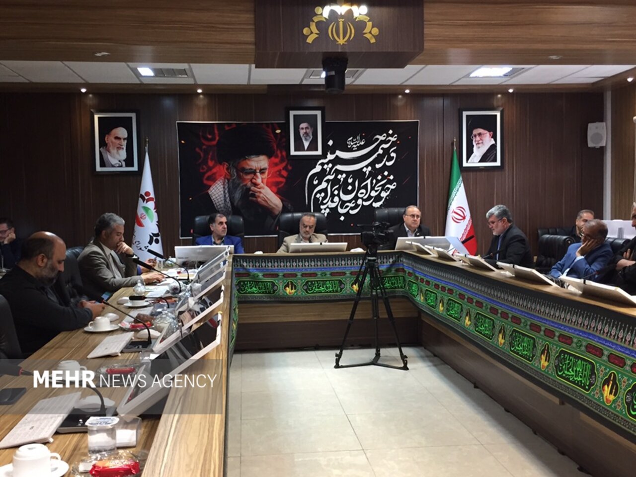 کارگرنیا: وحدت و تبعیت از ولایت فقیه رمز شکست توطئه های دشمن است