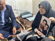 دیدار مهاجرانی با خانواده شهدای حمله جنایتکارانه آمریکا به بندر خمیر