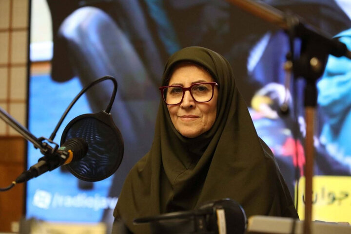 میکروفن رادیو مقدس است؛ تجلیل از گوینده پیشکسوت میکروفن رادیو مقدس است؛ تجلیل از گوینده پیشکسوت