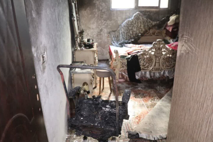 حریق منزل مسکونی در مشهد و نجات ۲ محبوسی از طبقه چهارم حریق منزل مسکونی در مشهد و نجات ۲ محبوسی از طبقه چهارم